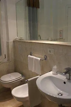 Lia Rooms 4 Guest house