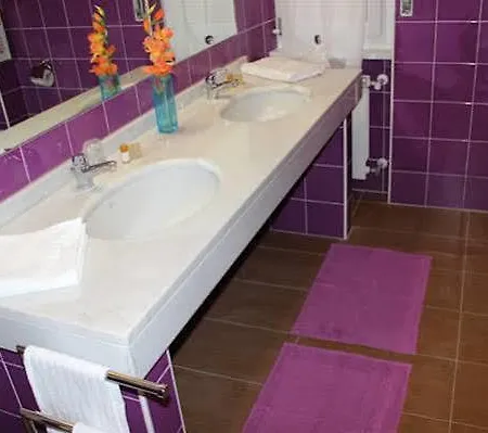 Lia Rooms 4 Guest house *