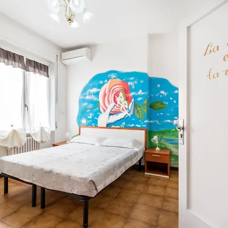 Lia Rooms 4 Guest house