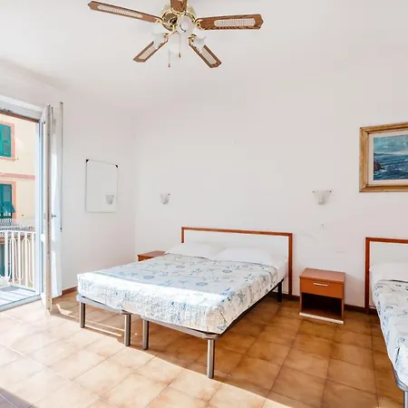 Lia Rooms 4