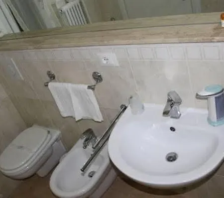 Lia Rooms 4 Guest house